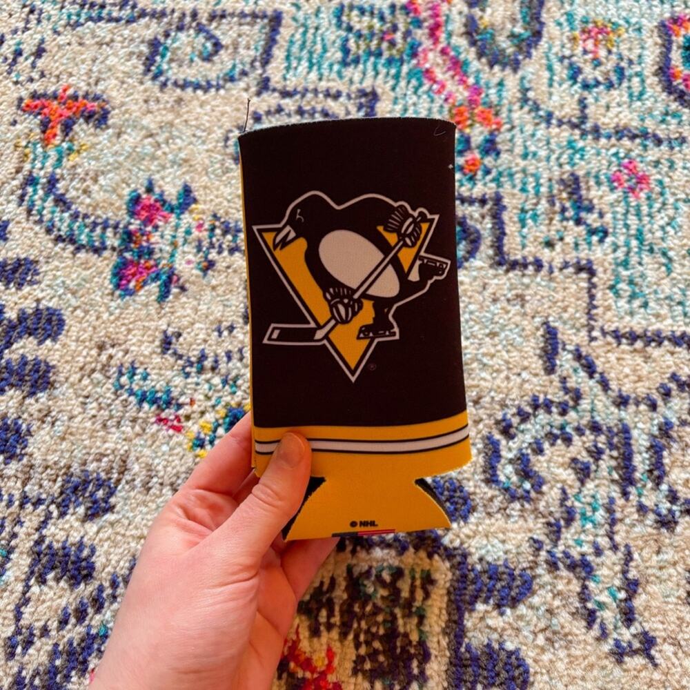 NWOT ✨ Wincraft Pittsburgh Penguins Slim Can Koozie 🐧